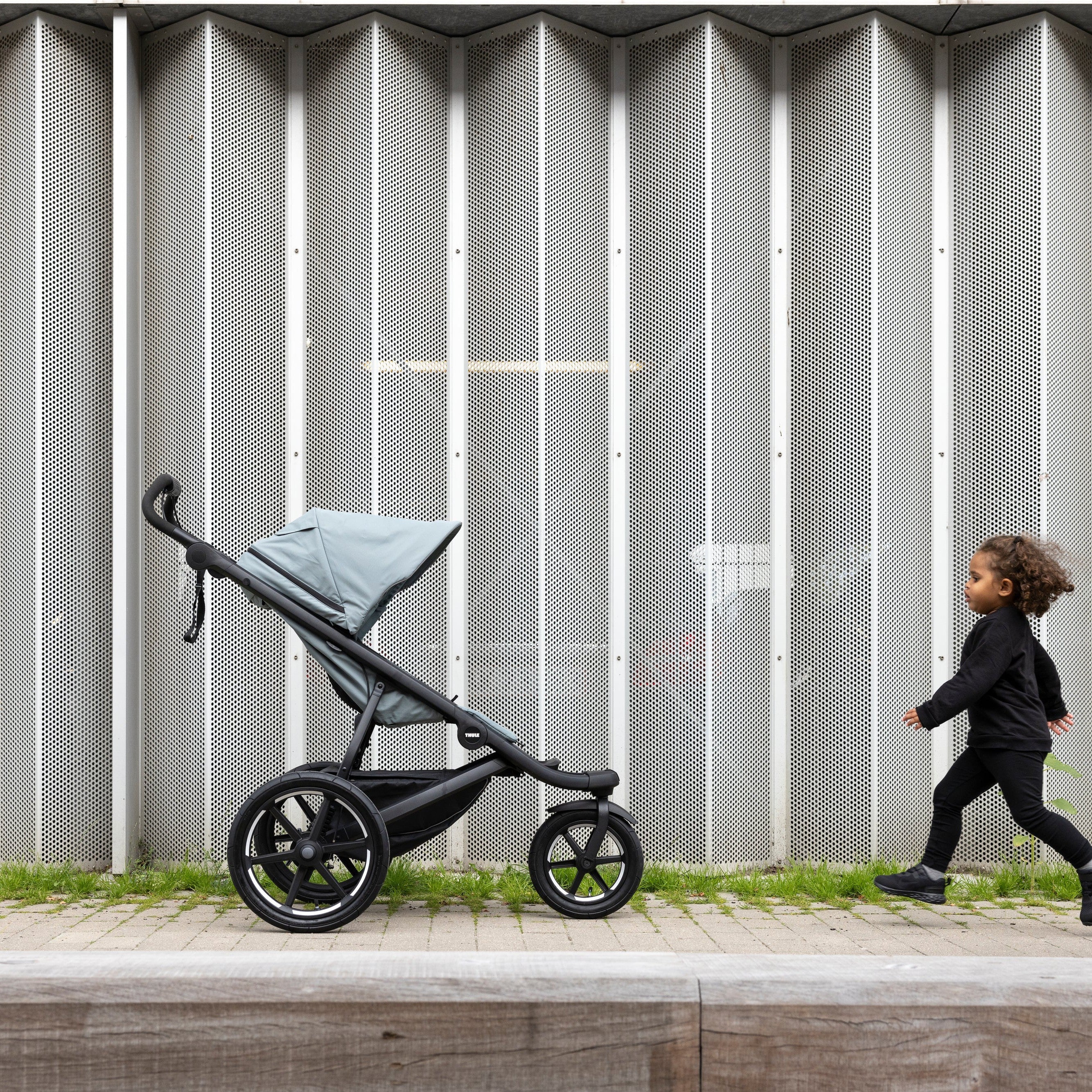 Urban Glide 3 Stroller w/ Magnetic Buckle Strollers - Single Thule