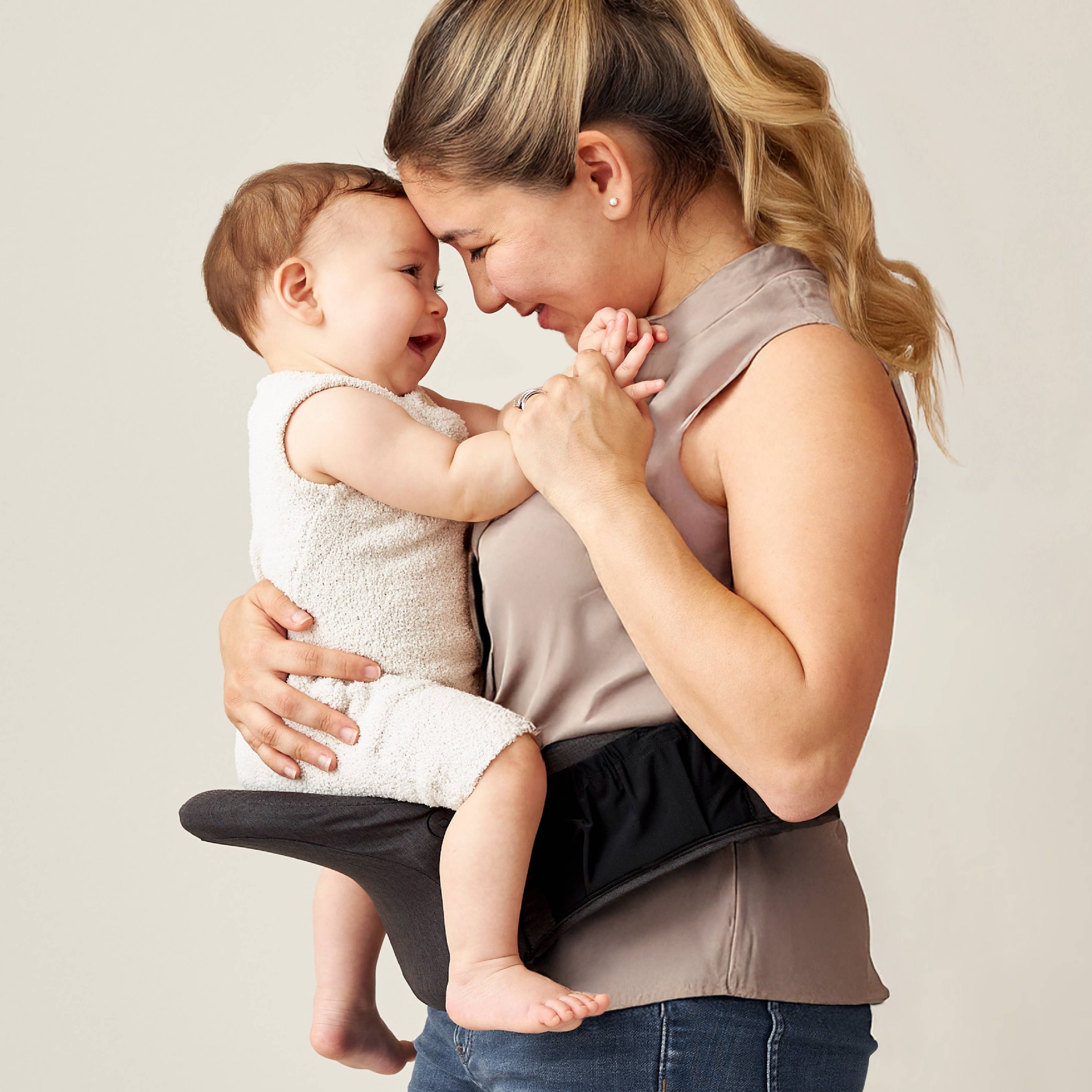 Itzy Hold & Fold™ - Hip Seat Carrier Slings & Carriers Itzy Ritzy