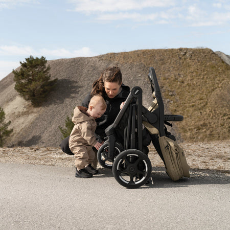 Thule Charm Stroller with Newborn Insert Strollers Thule