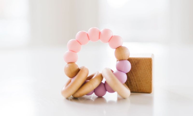 Bannor Toys Classic Teether in Petal