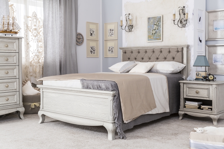 Romina Furniture Antonio Full Bed with Beige Linen Tufting